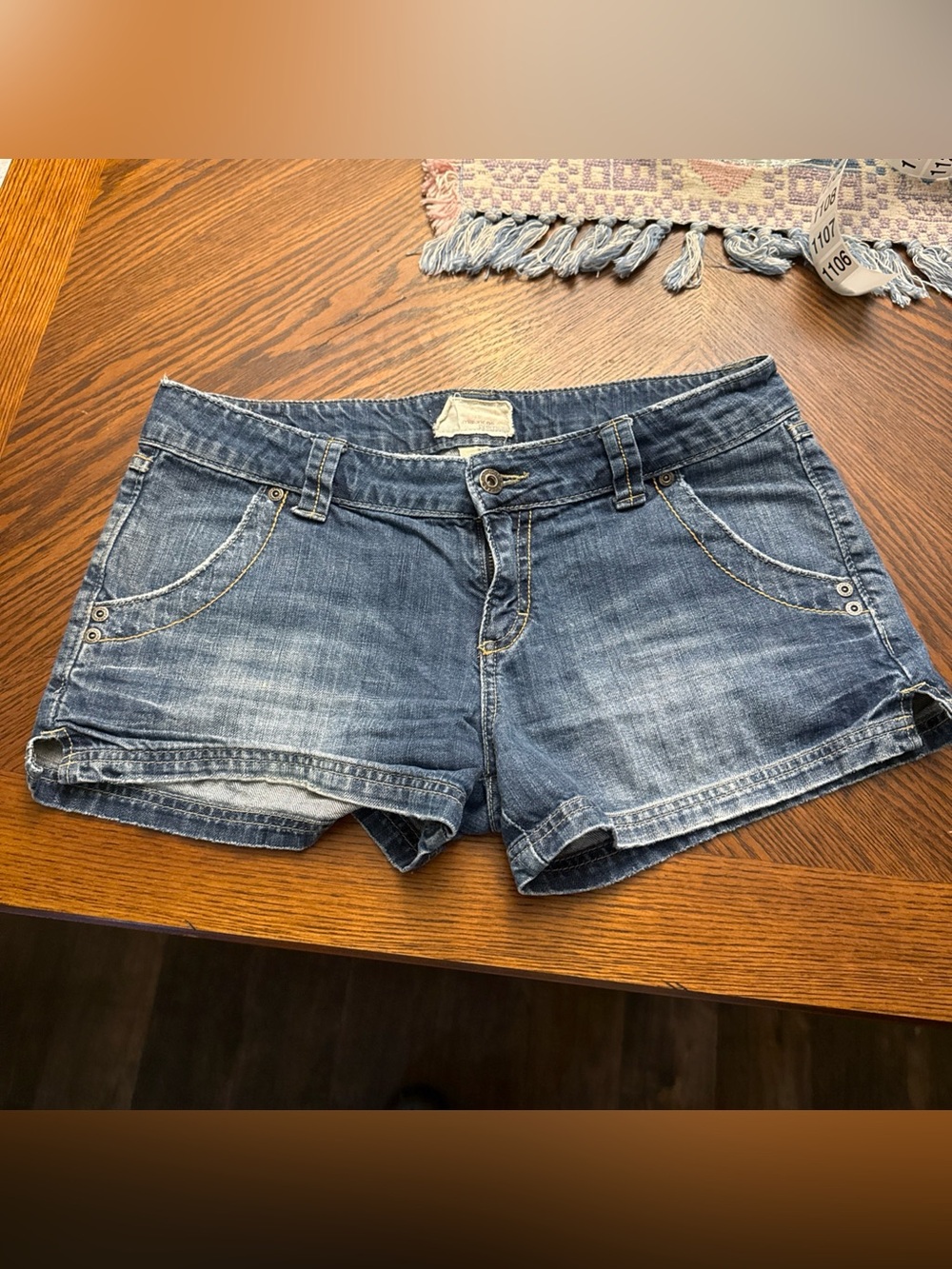 Maurices Shorts Women's Size 9/10 Blue Denim Shorts Pocket Zipper Low Rise